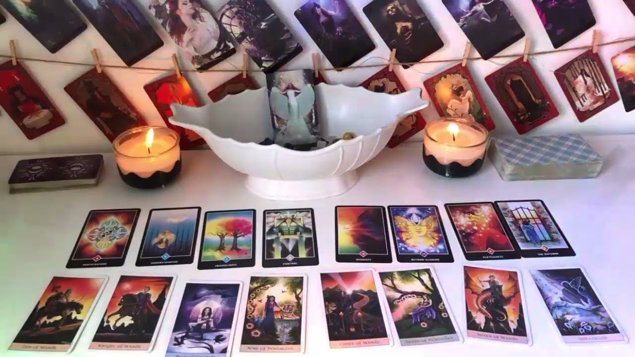 AQUARIUS WHO IS THIS PERSON OBSESSIVELY WATCHING YOU 😲 AQUARIUS   LOVE TAROT READING