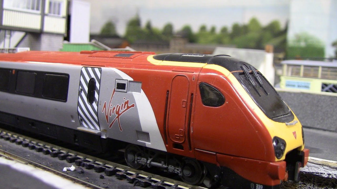 Bachmann 32-600 Class 220 Virgin Voyager 'Maiden Voyager'