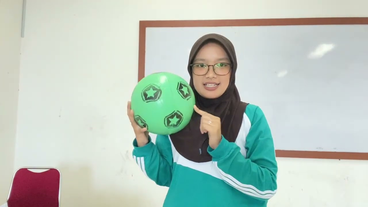 TUGAS UAS PJOK GERAKAN DASAR MANIPULATIF (SITI ZAHRA) DENGAN NIM 132410083