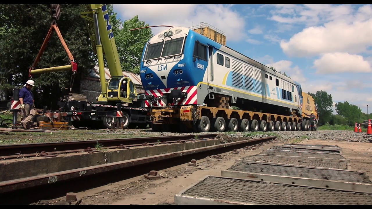 LOCOMOTORA DE LA LÍNEA SAN MARTÍN ingresando a Talleres Mechita