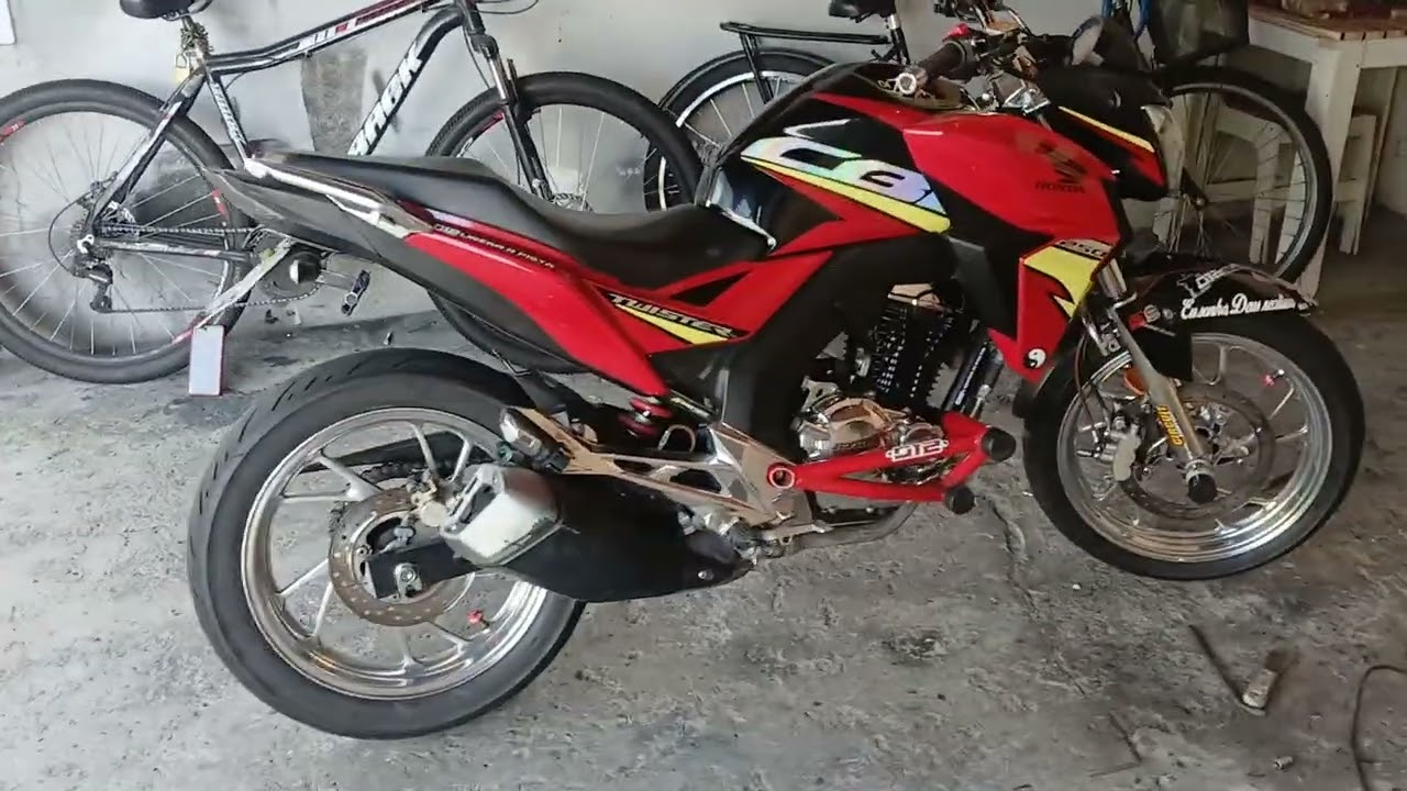 Cb twister 2019 com escapamento da TW 300 