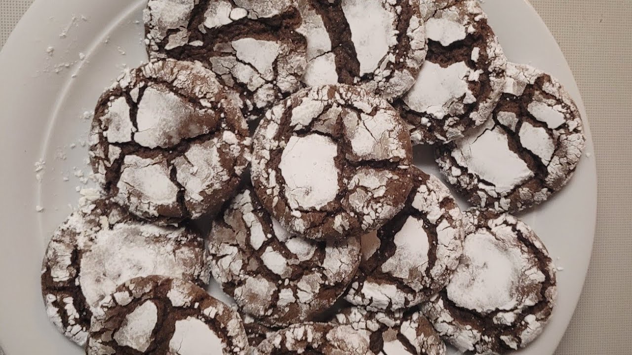 Easy Chocolate Crinkle Cookies