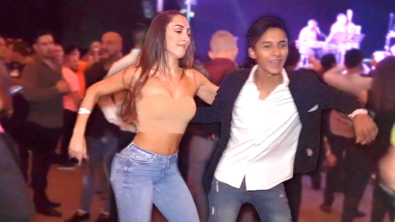 Increibles salseros bailando con Mercado Negro - La Malanga | Euroson Latino 2019