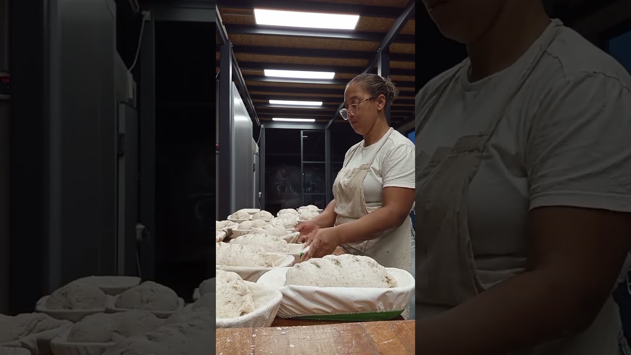 meu trabalho em Portugal 🇵🇹/ formando pães