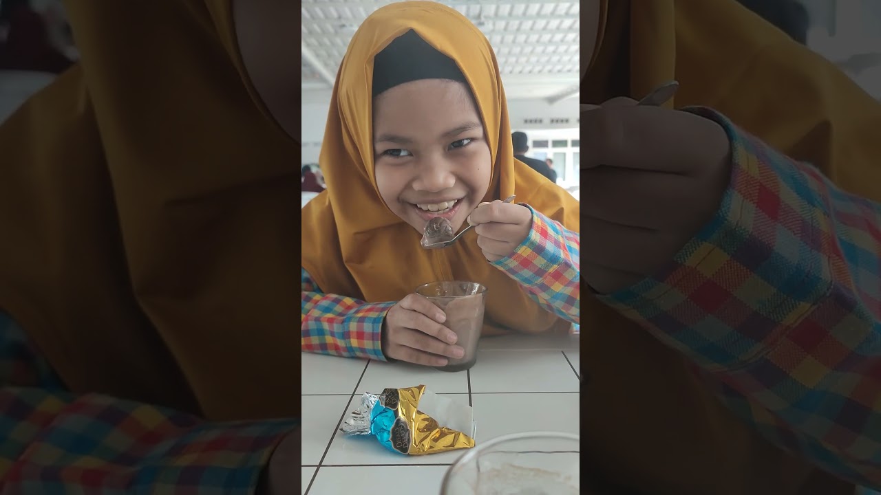 PULANG SEKOLAH MAKAN ES GELAS KACA HAHAH 🤣 - PENGGUNA IMPLAN KOKLEA ACEH