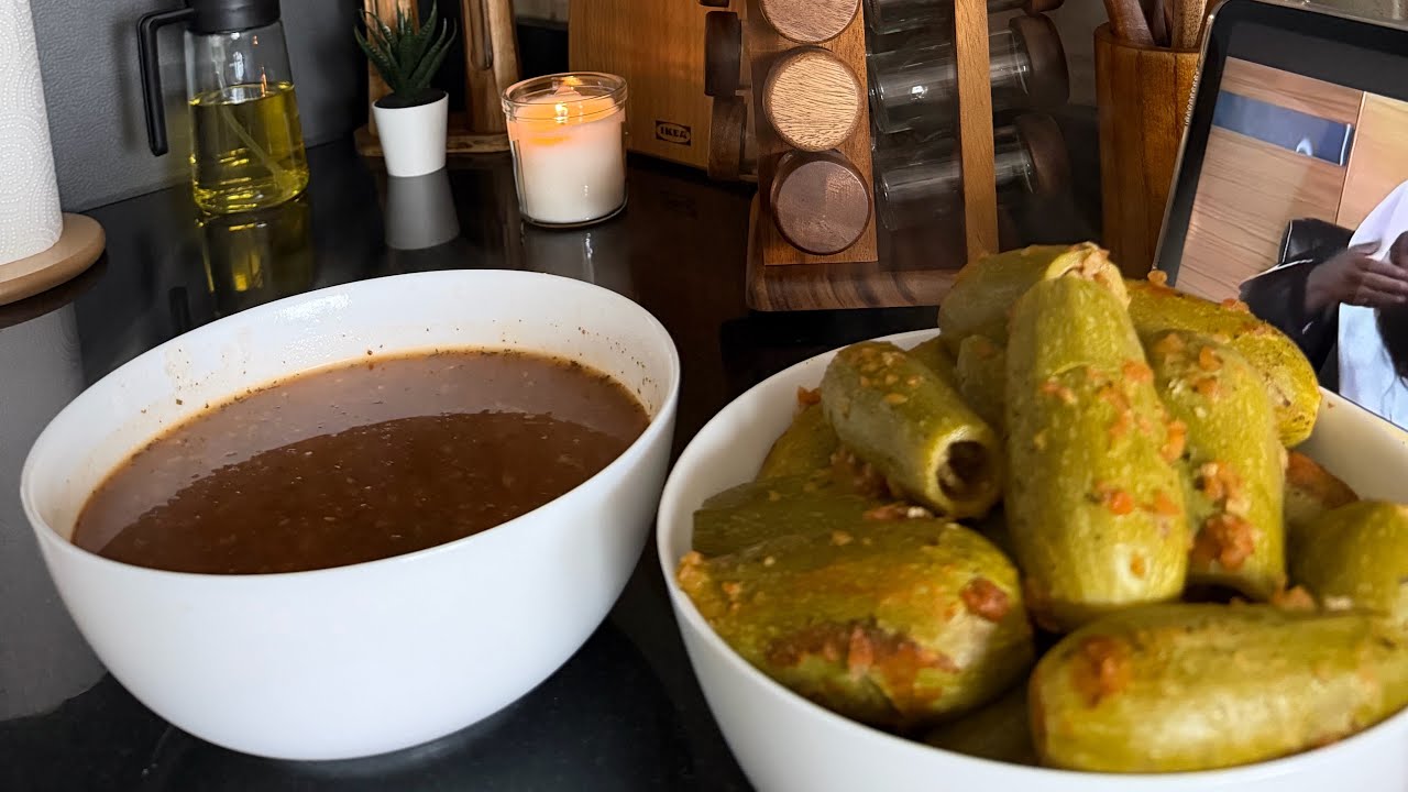 كوسا محشي على الطريقة اللبنانية بصلصة البندورة الفريش | Traditional Lebanese Stuffed Zucchini