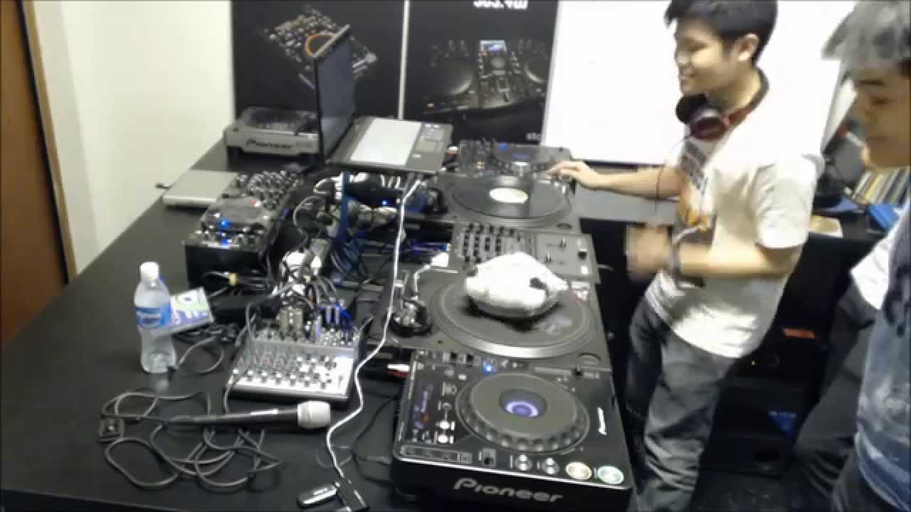 DJs ViperStar, Liteblue, Rainyrhy & RedMoon - The Foursome Kiasu Mix