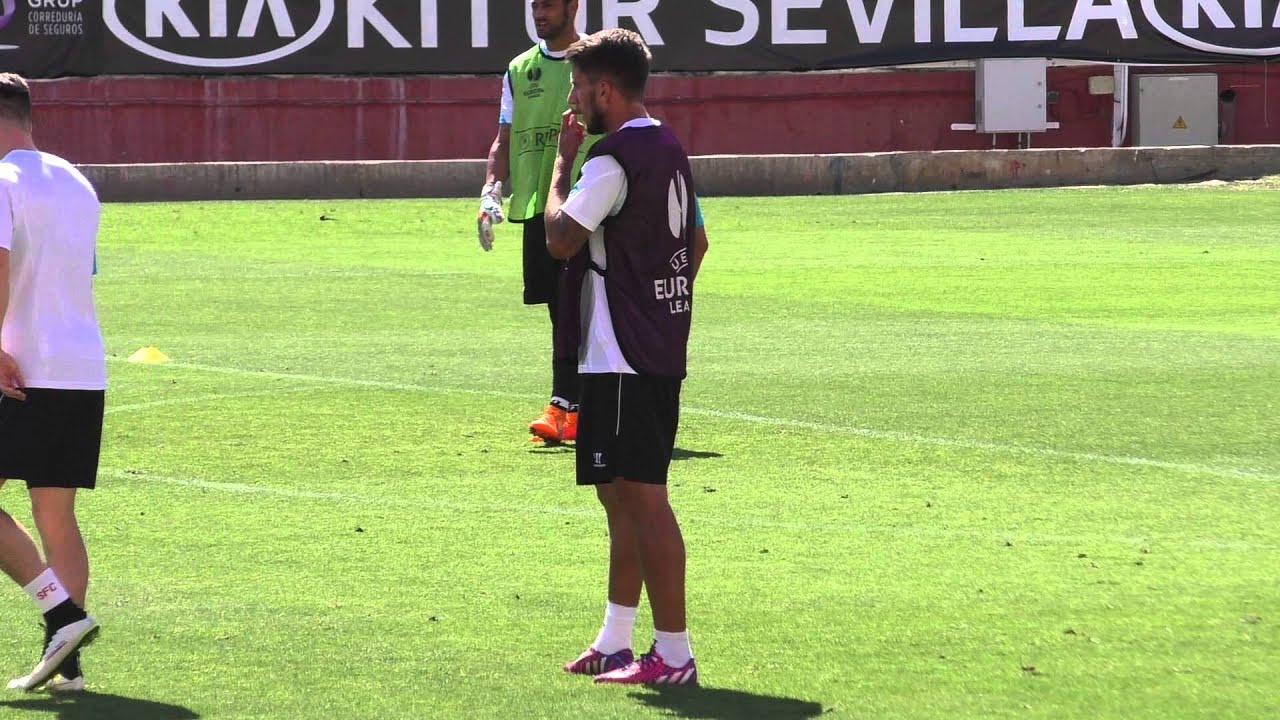 Imágenes de Daniel Carriço durante un entrenamiento con el Sevilla