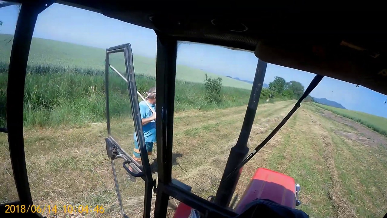Zetor 7011- Nahrabávání sena z pohledu řidiče 2 část