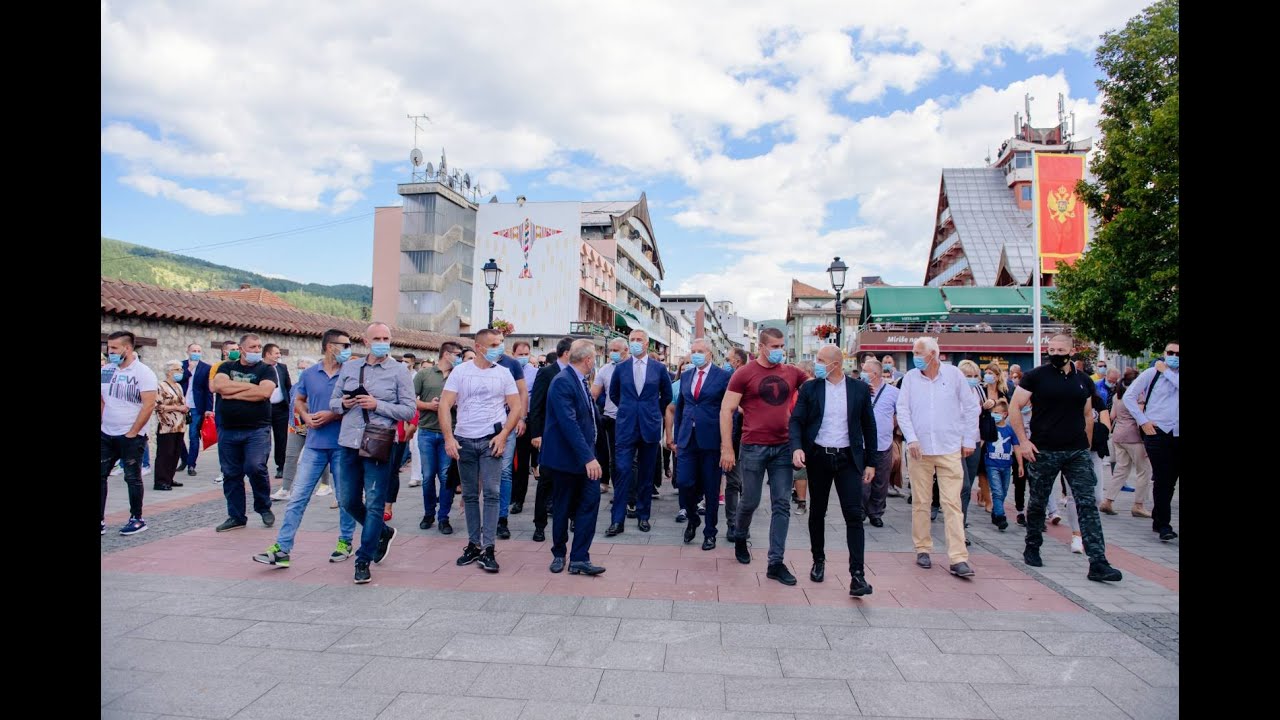 Predsjednik Đukanović obišao rekonstruisanu glavnu ulicu i obnovljeno gradsko jezgro (Pljevlja)
