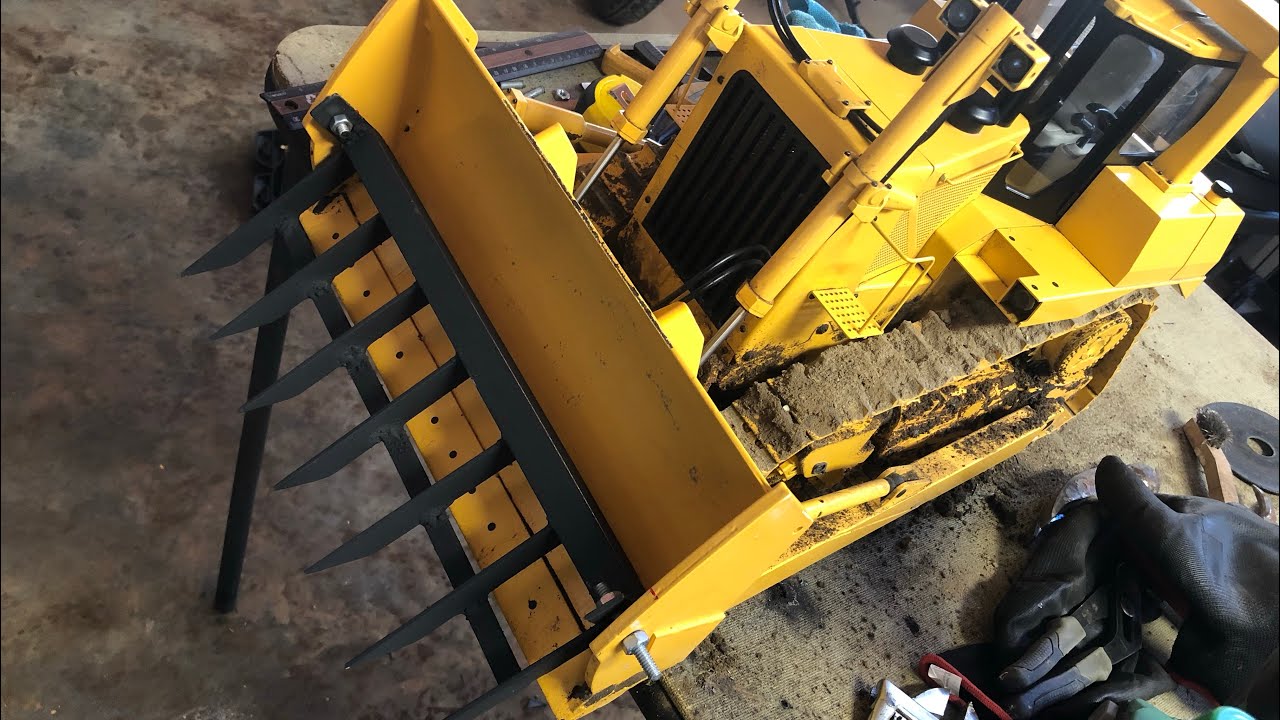 RC4WD Dozer gets root rake