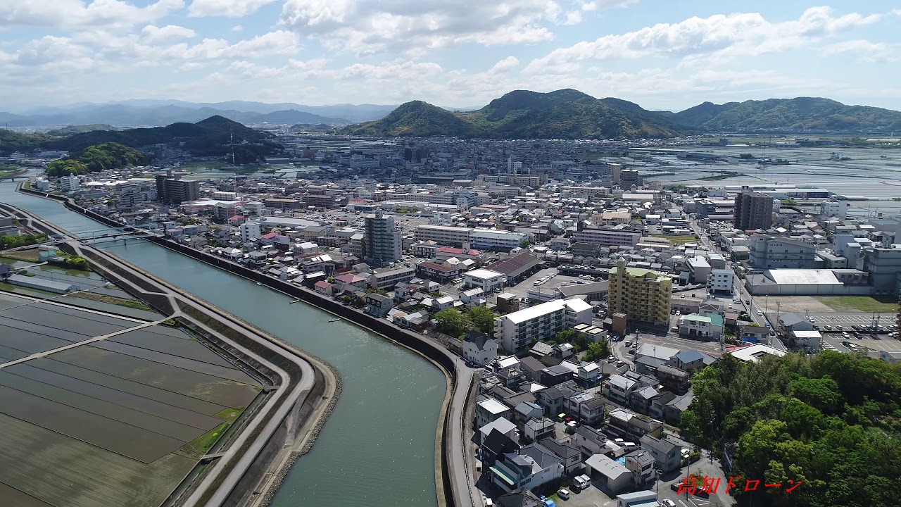 ドローン空撮：高知県高知市にある舟入川を上る（001）（PHANTOM 4 PRO）