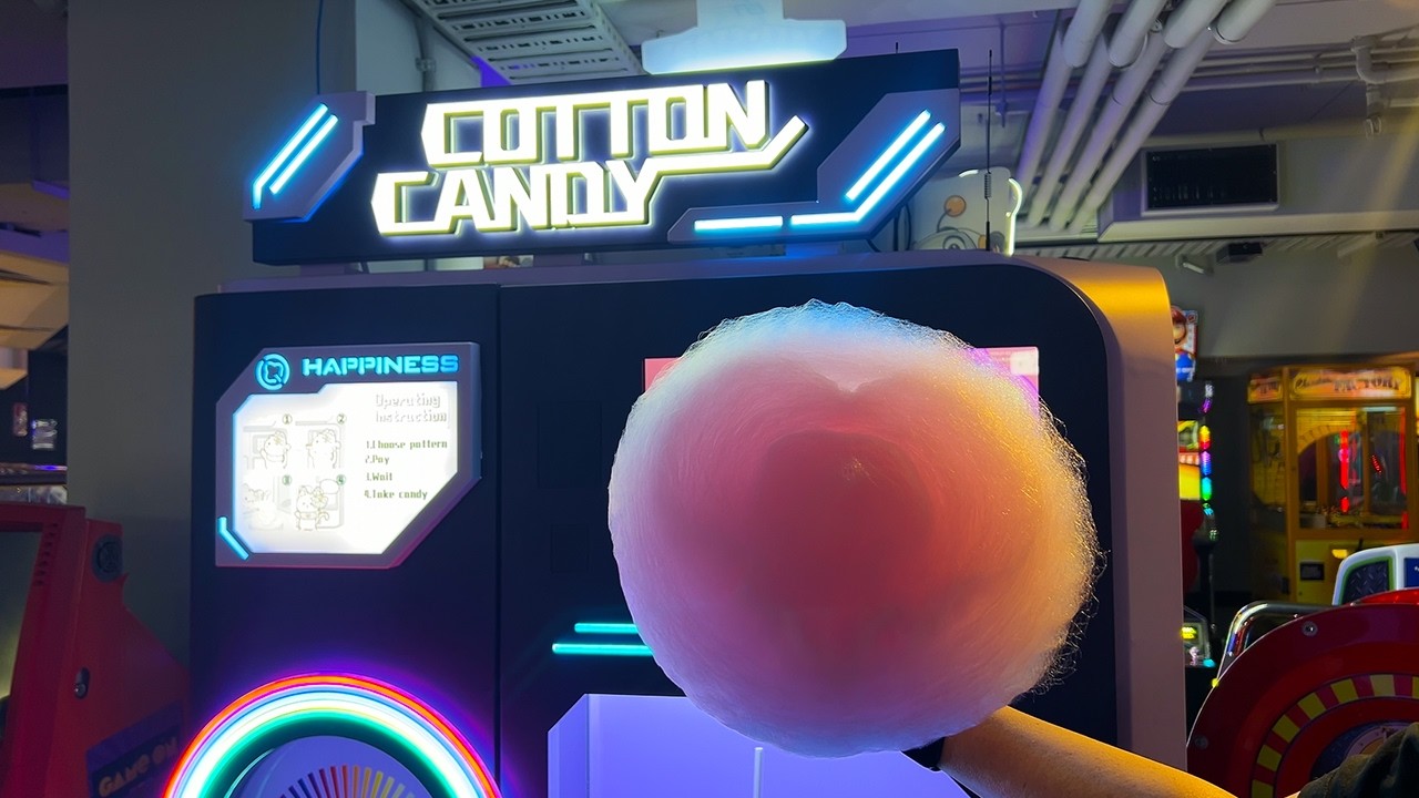 This Vending Machine Makes Cotton Candy