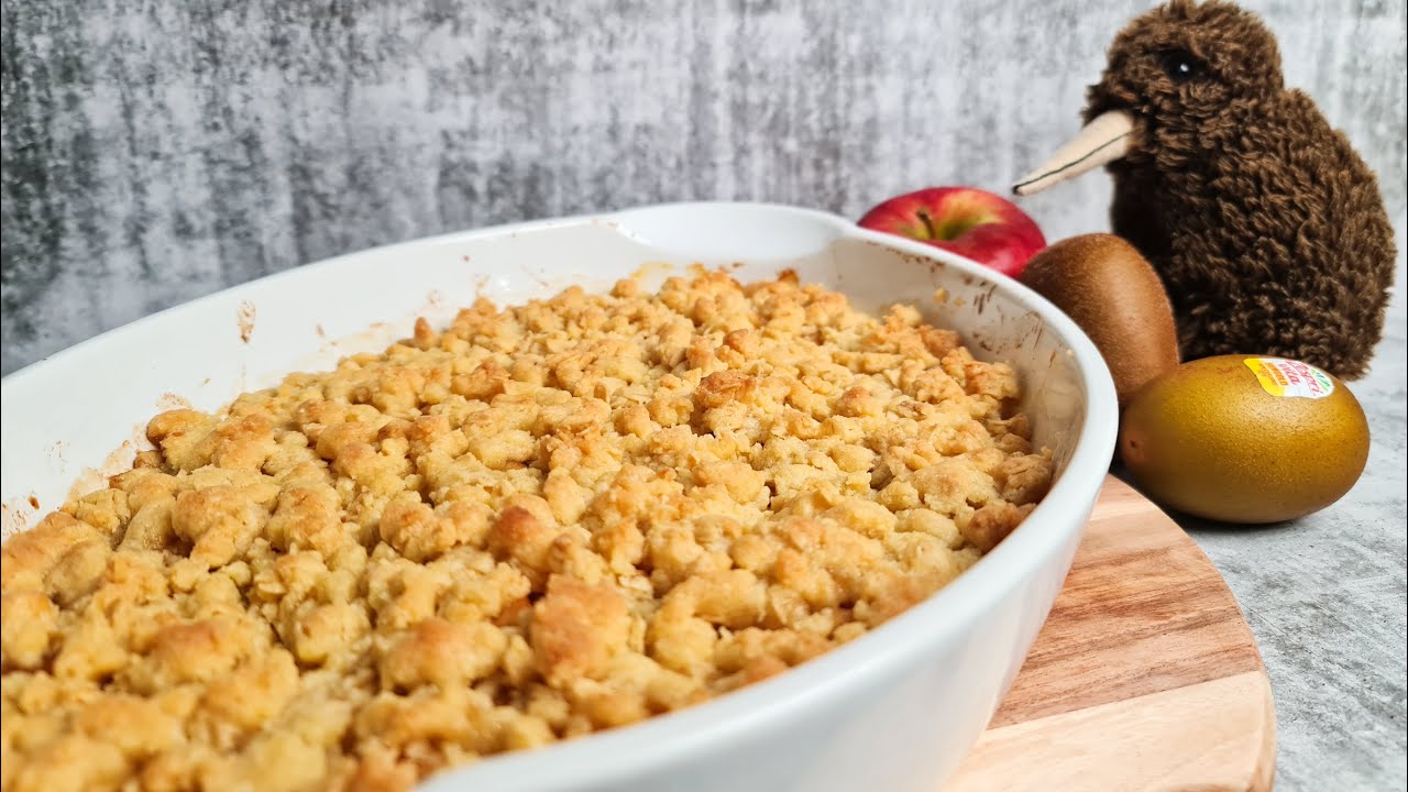 Apple Crumble with Kiwifruit | How to make Fruit Crumble | Apple Crumble Recipe