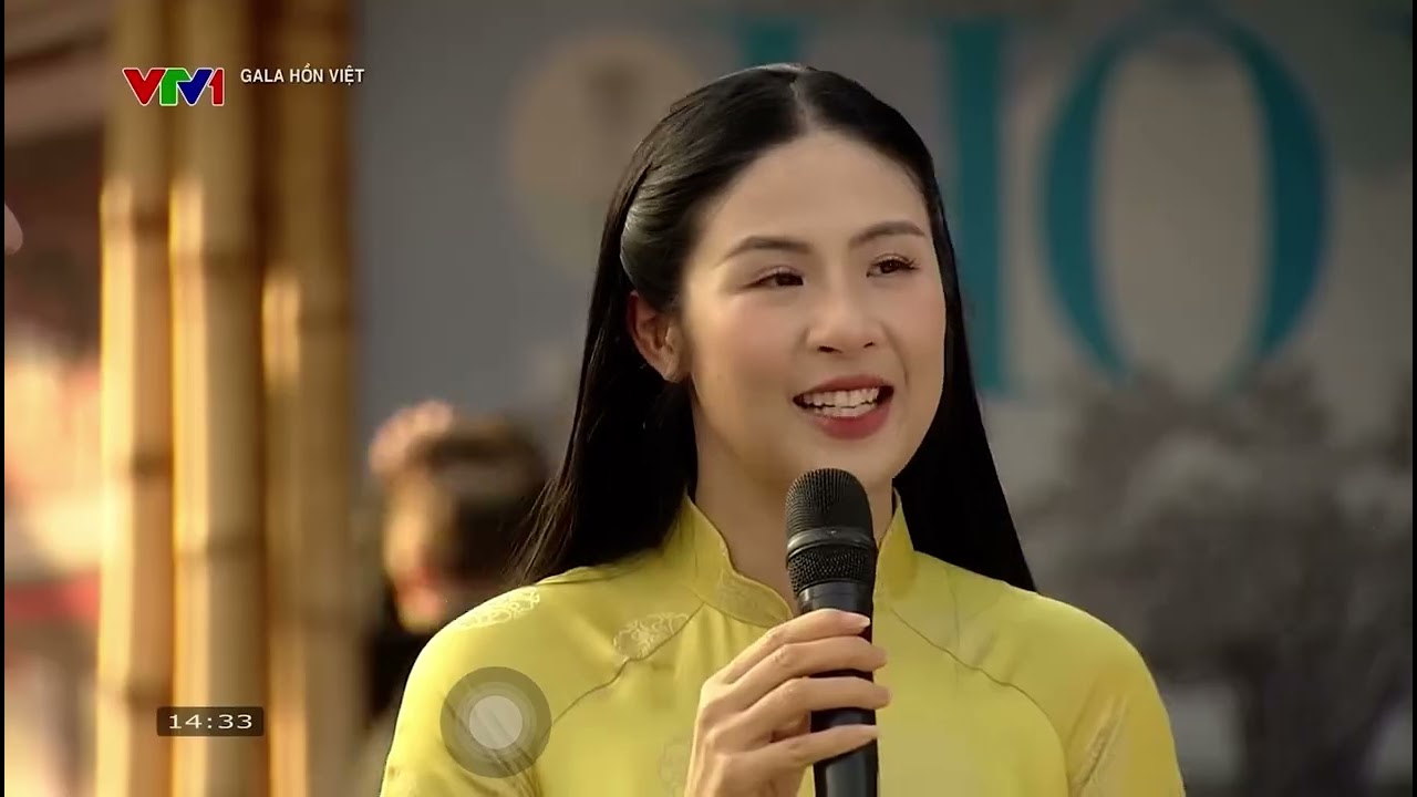 NSND THUÝ HƯỜNG GL VỚI KHÁN GIẢ LÀN ĐIỆU NGỒI TỰA SONG ĐÀO TẠI GALA HỒN VIỆT 2026