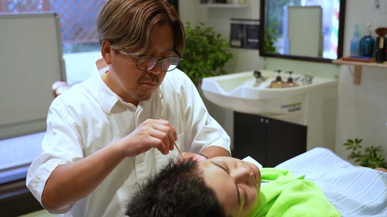 Artisan Ear Cleaning: Exquisite ear care, shampoo, and face massage at a Barbershop in Tokyo