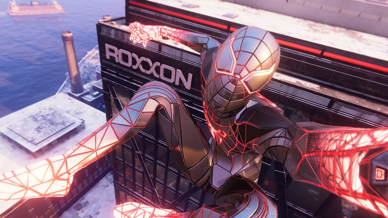 Miles Invades Roxxon Labs with his new Programmable Matter Suit