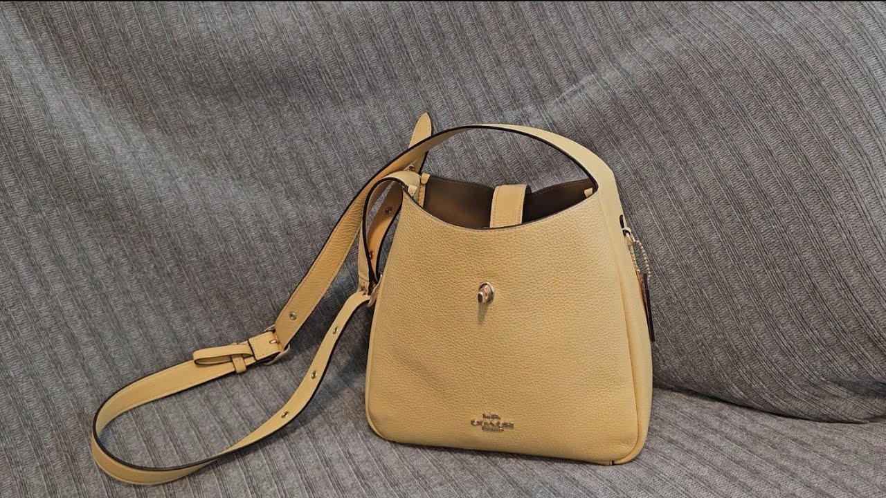 Что у меня в сумке, на фото &mdash; моя сумка-трансформер Coach Hadley. #coachshoulderbag