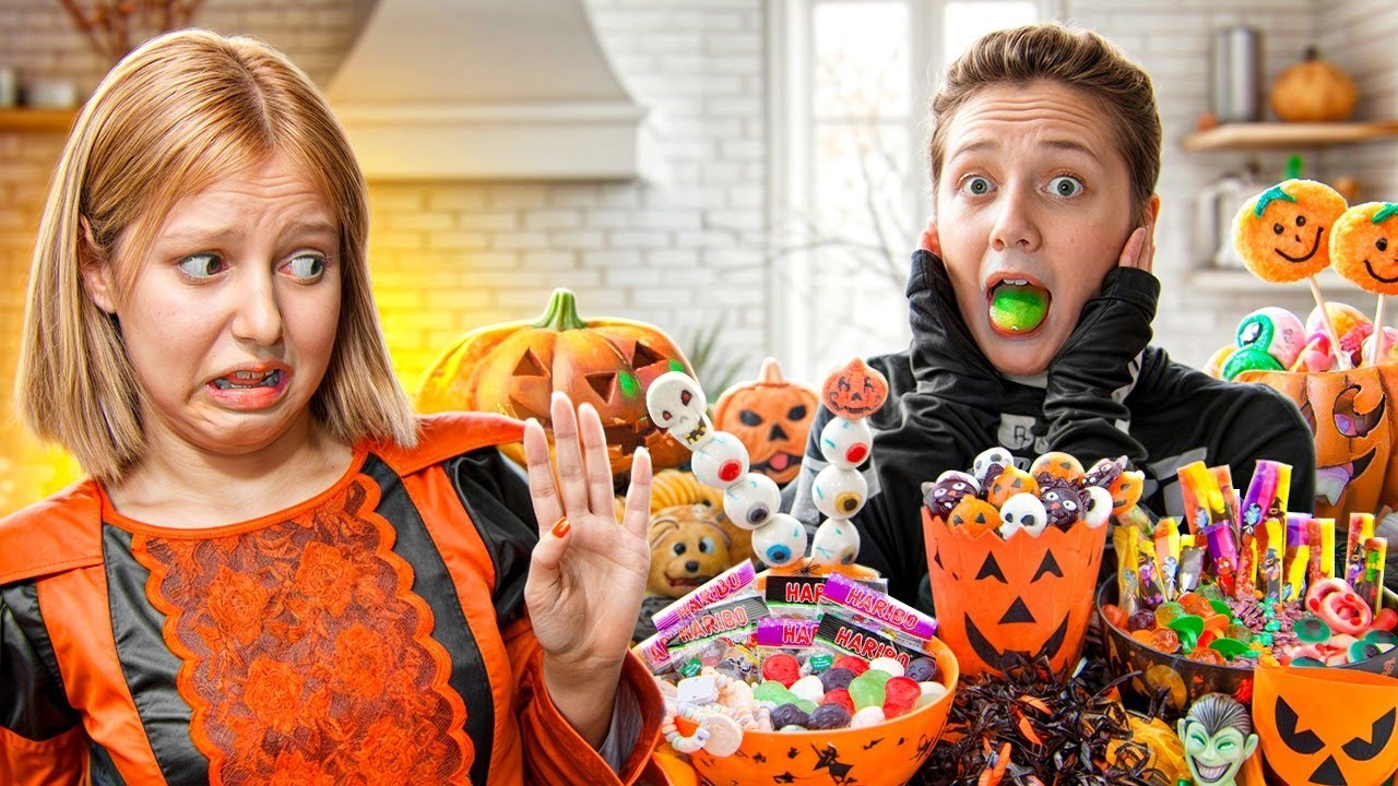 SŁODKIE kontra KWAŚNE! Wyzwanie dla nastolatk&oacute;w: spr&oacute;buj Słodycze na Halloween! | Amelka Polski