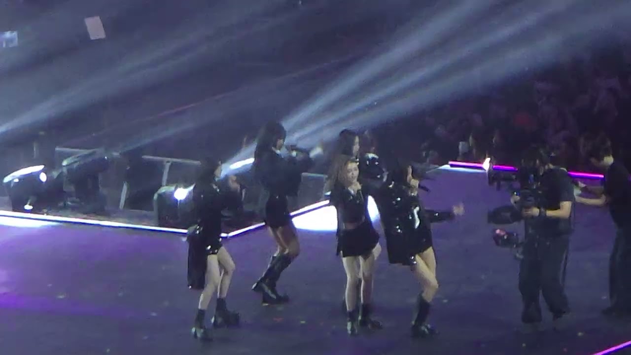MEOVV - TURN IN UP MAMA 2025 20251128 4K FANCAM