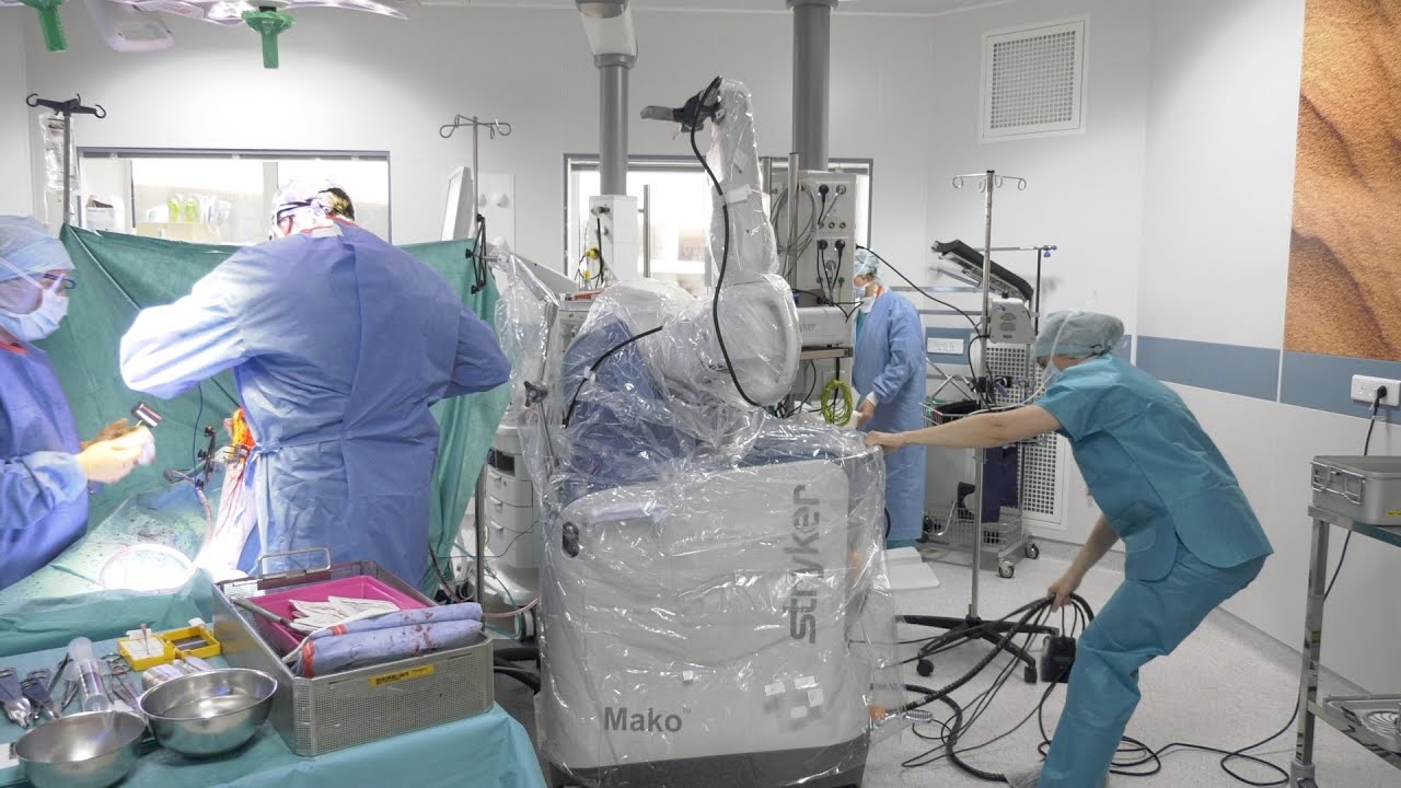 Marseille : ce robot aide les chirurgiens de l'hôpital Saint-Joseph pour poser des prothèses