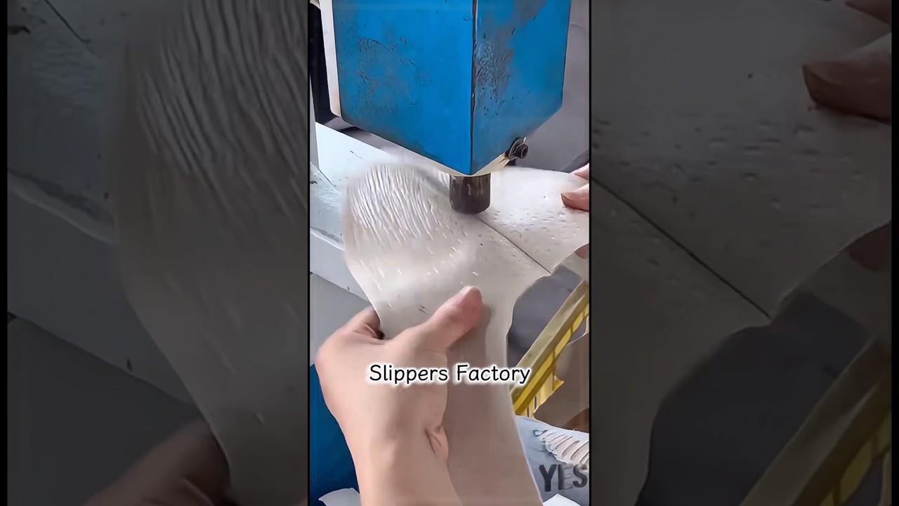 Slippers custom made factory. 
