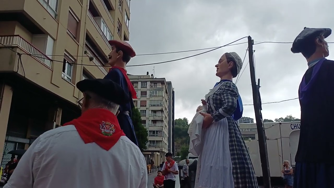 Vals II de los Gigantes de Pasaia en los SanFermines de Pasai Antxo | 6 de Julio de 2024