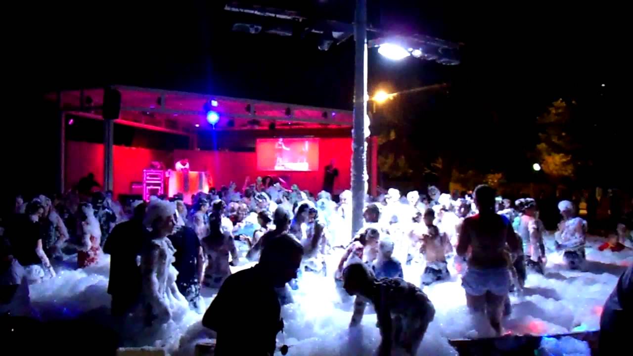 CAMPING LES MARSOUINS SOIREE MOUSSE  ( aout 2012)