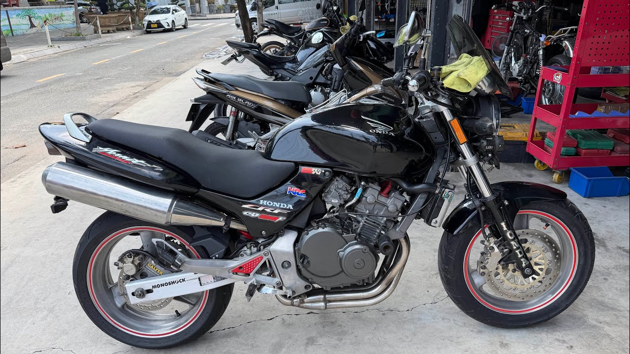 Honda Honet 250 của anh chủ phương xa