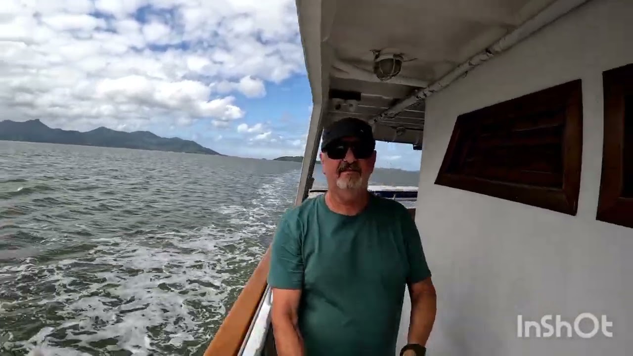 Passeio com o Barco Príncipe na Baía da babitonga em Joinville