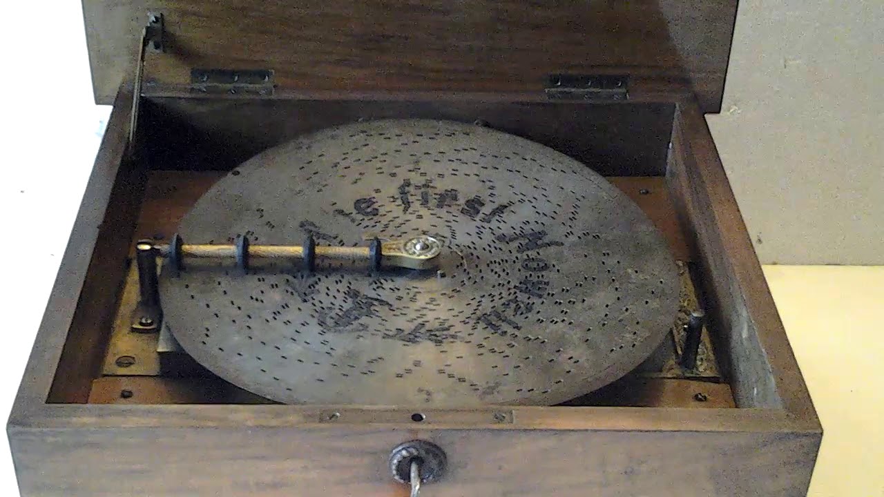 DISC PLAYING MUSICAL BOX BY 