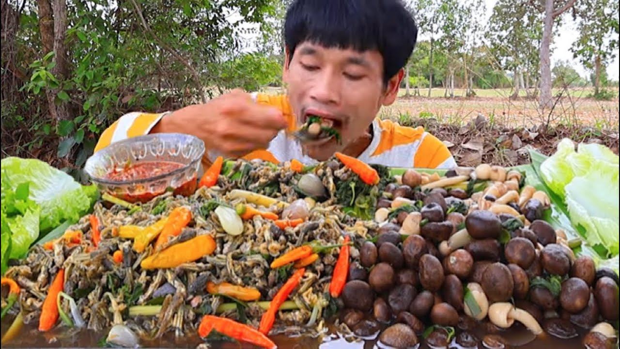 แกงเห็ดเผาะจิ้มแจ่วพริกคั่วแกล้มผักสดแซ่บคักอีกลีครับพี่น้องMUKBANG EATING SHOW/โก้อีสานพาแดก