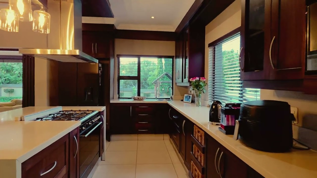 4 Bedroom masterpiece in Ruimsig Country Estate.