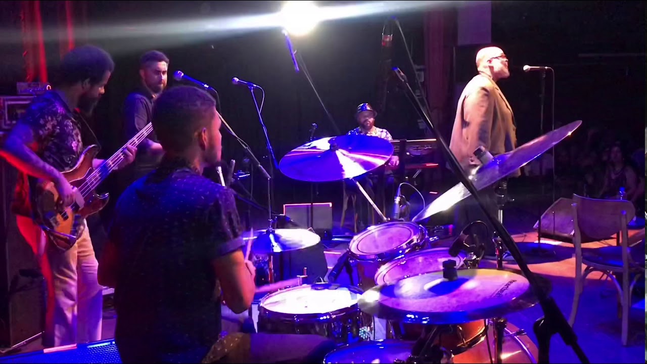 Ed Motta “Espaço Na Van”