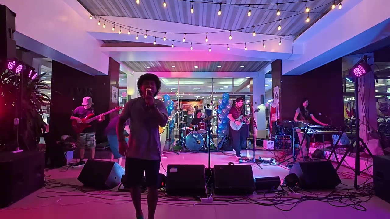LEXPRAA STYLAH BAND PART 1  (REGGAE) LIVE @ EMCOR BAJADA PAYDAY SALE EVENT and Unexpected fan's