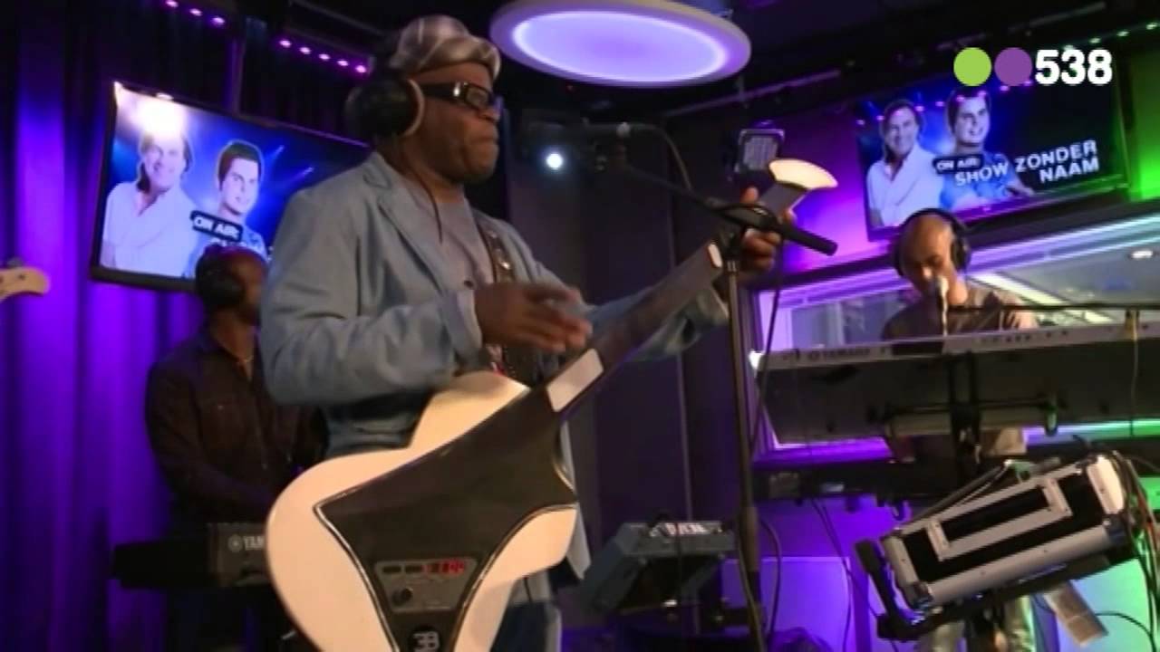 De Show Zonder Naam - Trafassi - Waka Waka