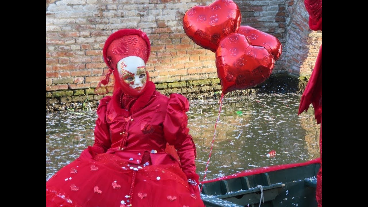 Comacchio, il carnevale sull'acqua