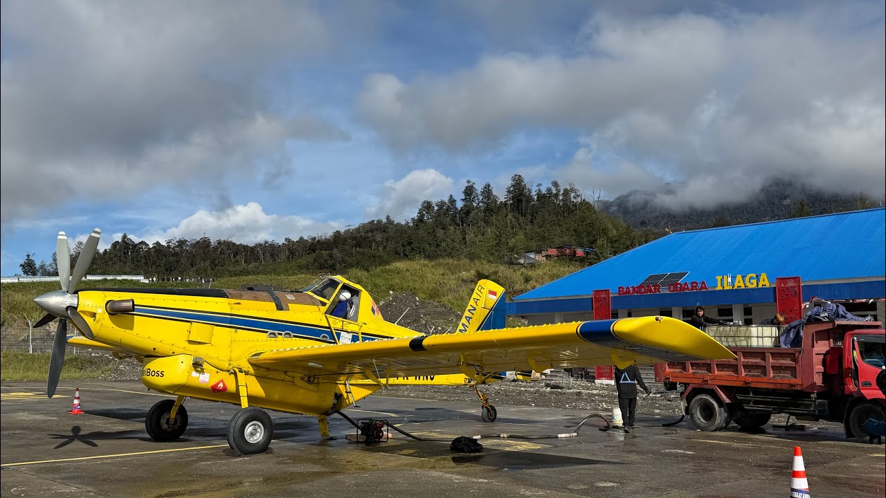 Airtractor 802 full approach into Ilaga Airport, Central Papua