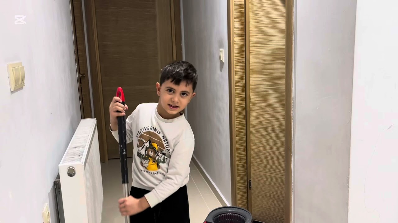 Burak temizlik yapıyor😁😁😁👏👏👏