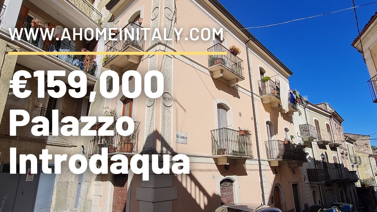 Amazing Italian palace in the center of Introdaqua. Close to the coast and ski resorts.