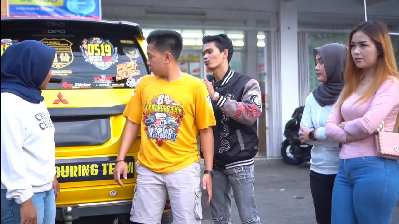 BOS MUDA PURA2 JADI TUKANG PARKIR DIRENDAHKAN SAMA TEMAN2NYA KARENA DULU BERANDALAN Ternyata sekrang