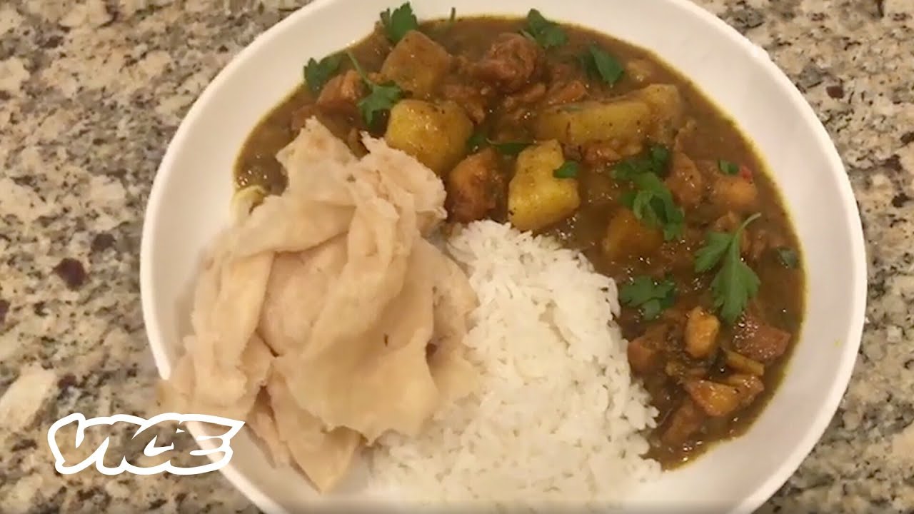 Jamaican Food | Curry Chicken With Roti