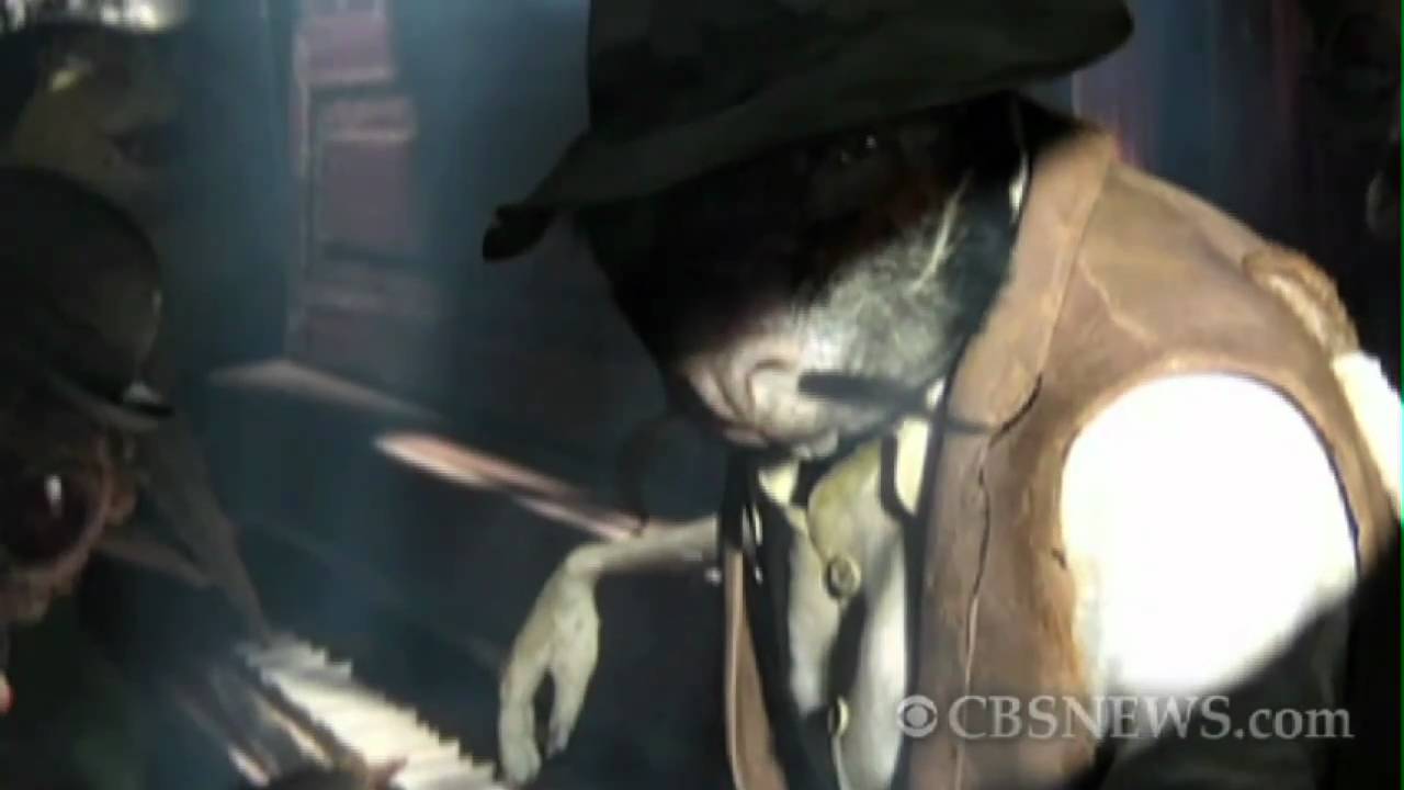 The Showbuzz: The Adjustment Bureau