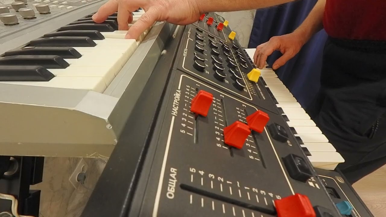 AELITA AND MAESTRO VINTAGE SOVIET ANALOG SYNTH