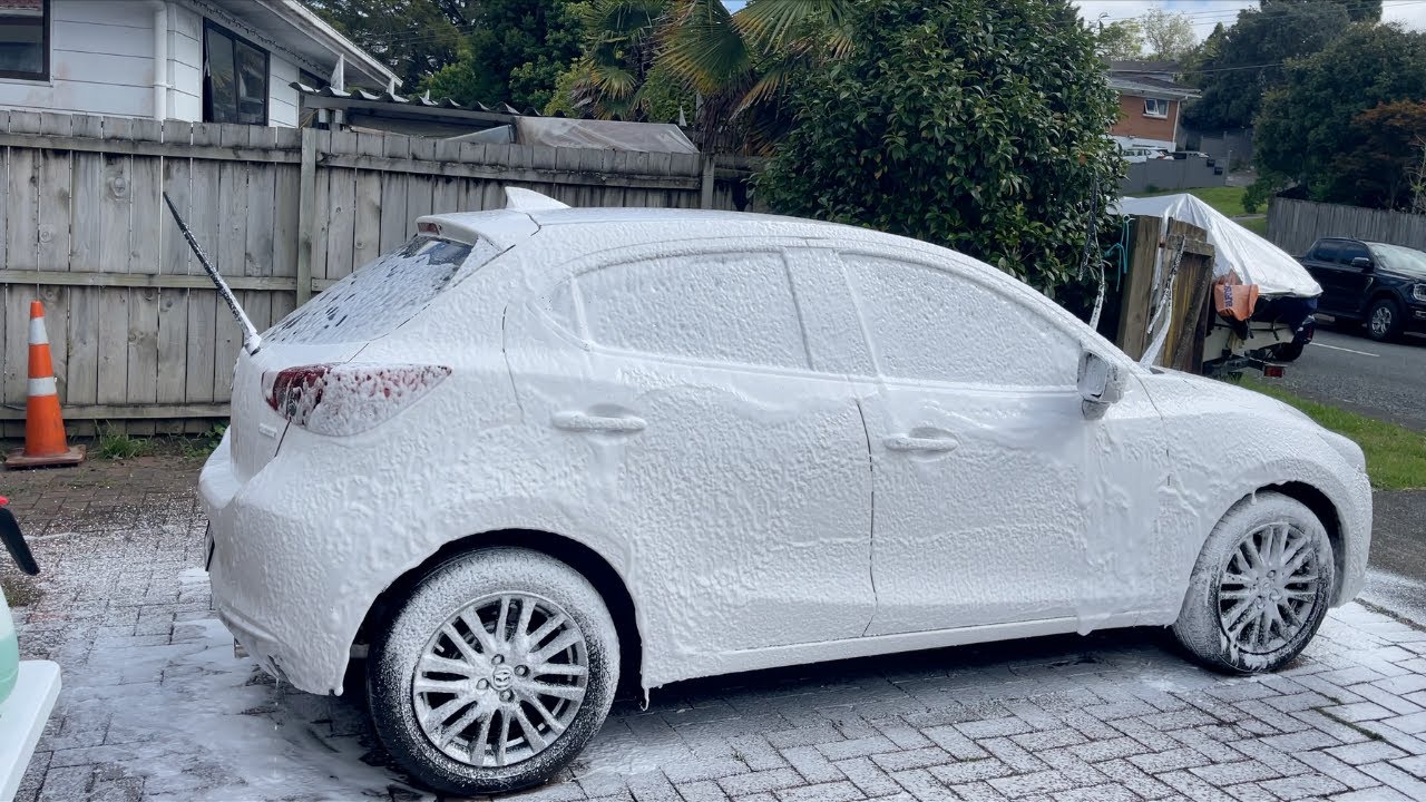 Mazda 2 - Exterior and Interior Detail