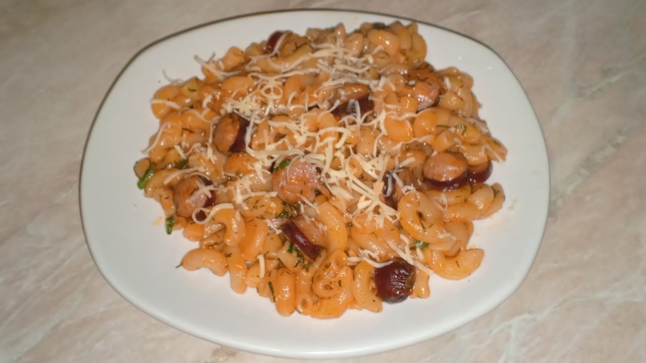 Макарони з мисливськими ковбасками.