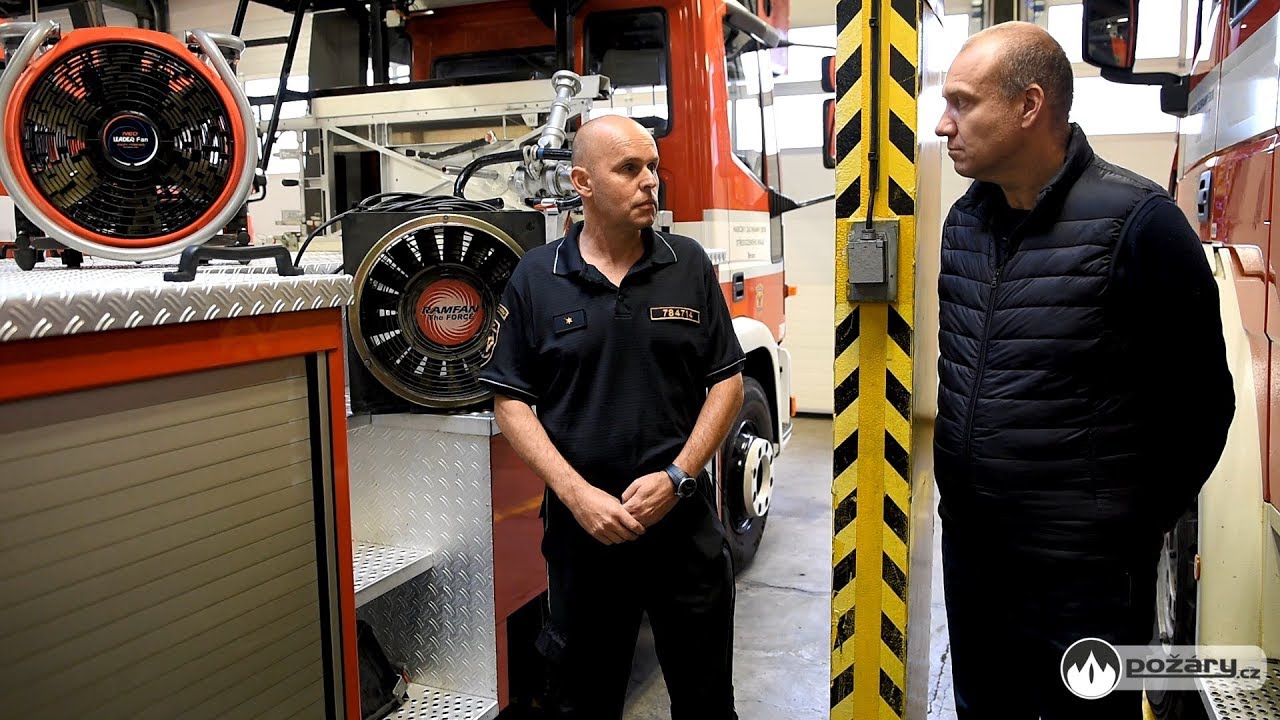 POŽÁRY.cz: Profesionální jednotka v Berouně používá na odvětrání prostor elektrické ventilátory