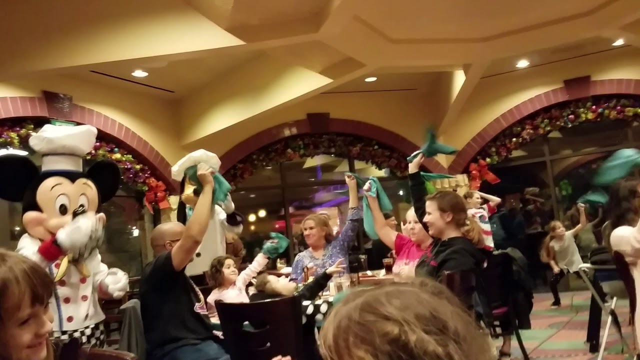 2017 Disneyland Goofys Kitchen Singing