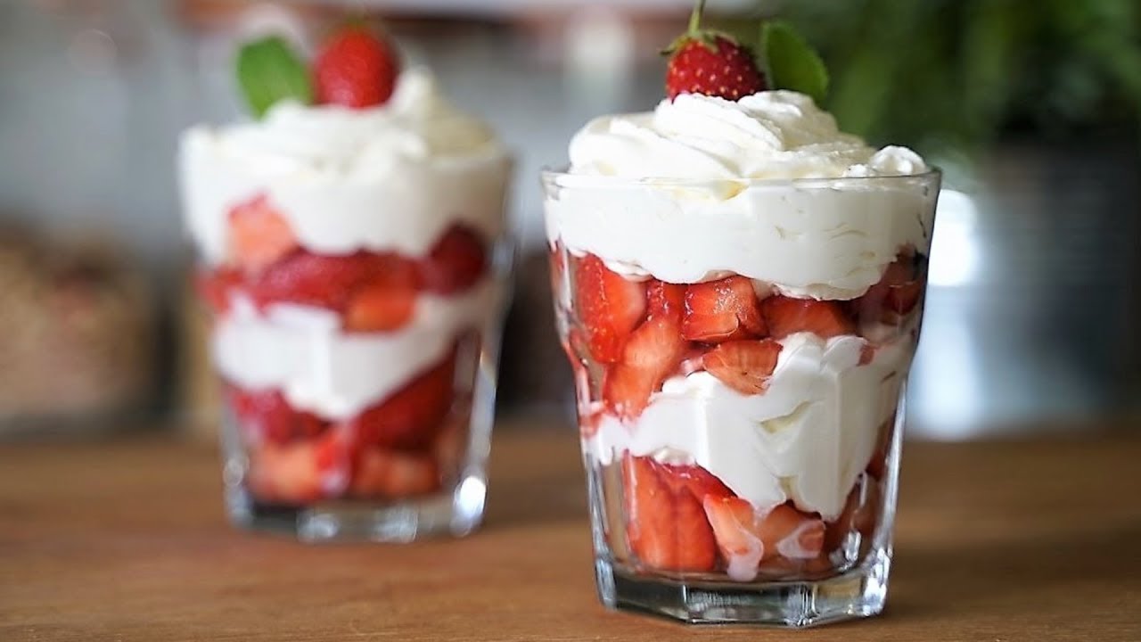 FRAISES A LA CR&Egrave;ME CHANTILLY + 3 ASTUCES POUR R&Eacute;USSIR SA CHANTILLY