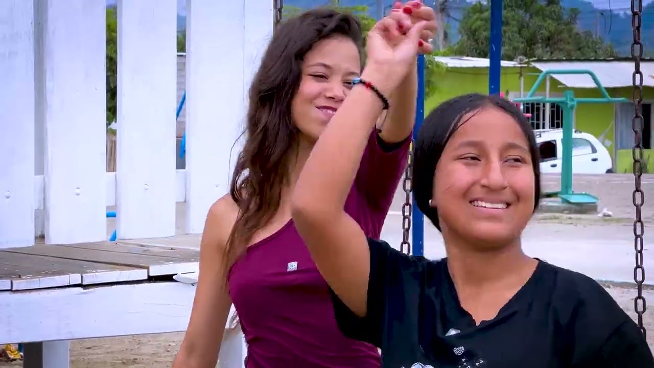 Madre sinvergüenzα le enseña a perreαr a la hija hasta que la vida le dio una gran lección